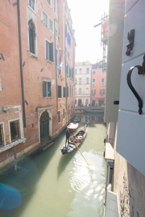 Apartments in San Marco with Canal View by Wonderful Italy